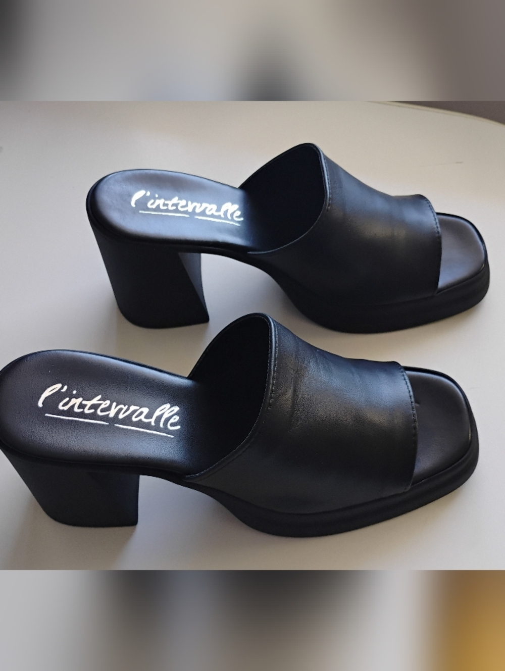 Arezzo sandals Black leather L'Intervalle in Montreal - Fit large